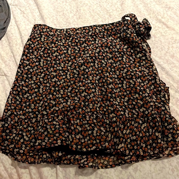 Hollister Dresses & Skirts - Hollister floral skirt